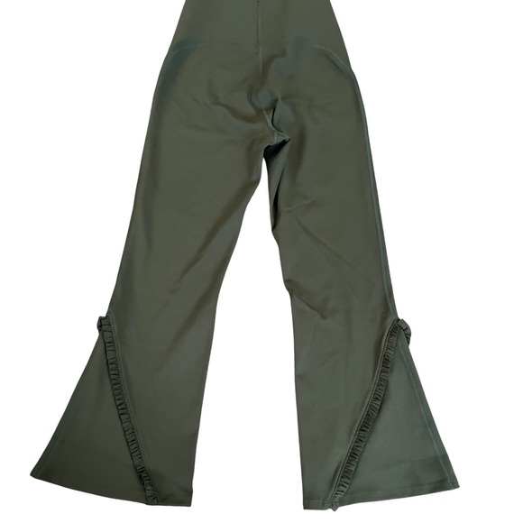 Halara High Waisted Flared Leggings Olive Green Ruffled Hem Athleisure XS - Picture 5 of 8